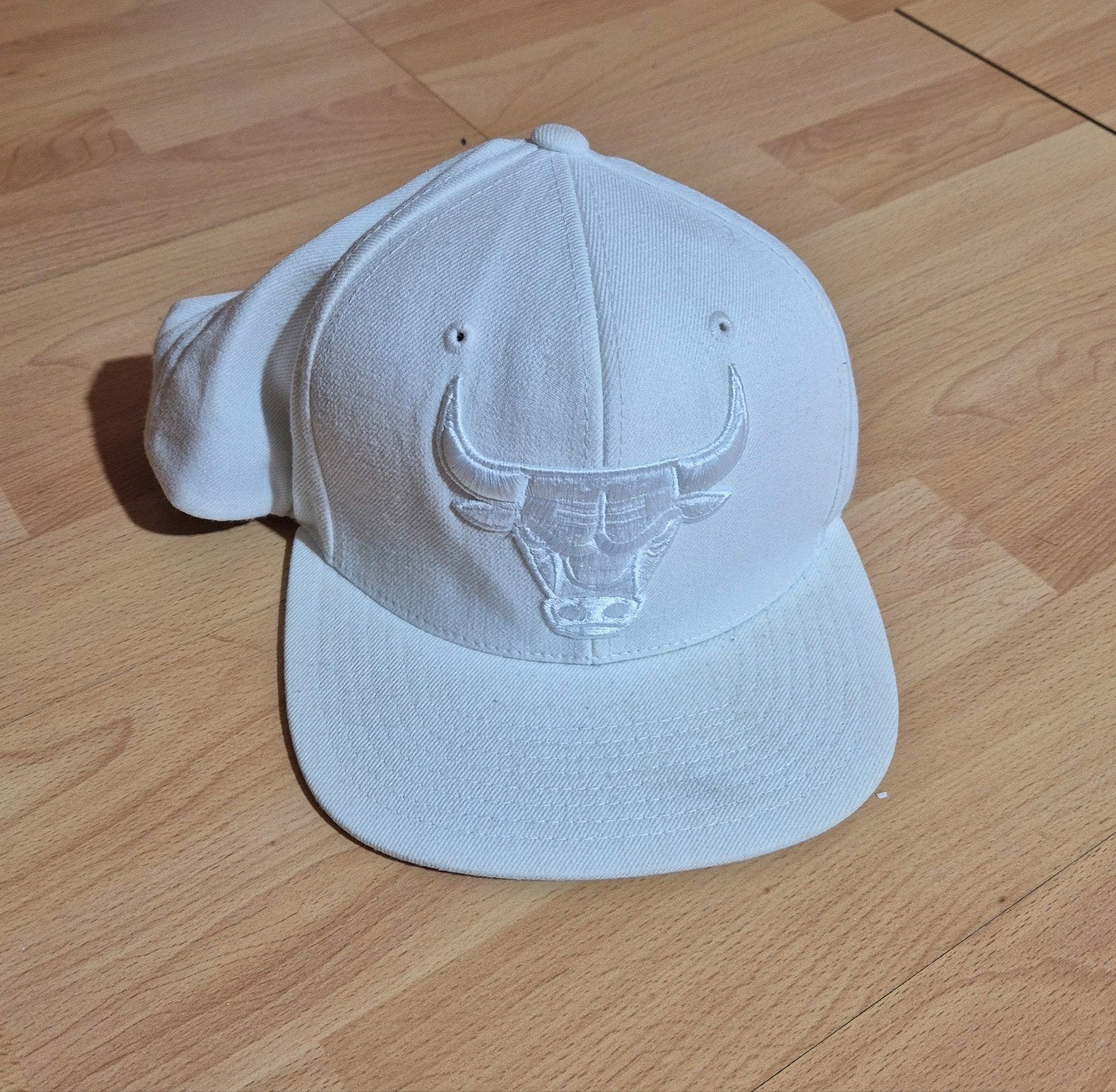 Mitchell & Ness Chicago Bulls Pet - Onbeschadigd. Wit, Mitchell & Ness, One size fits all, Ophalen of Verzenden, Pet