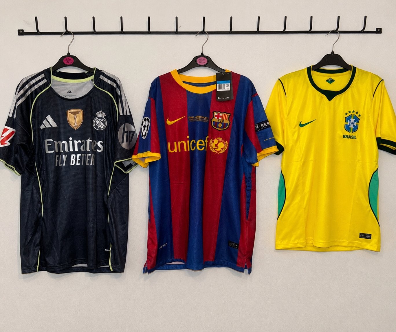 5 voetbalshirts (Real Madrid, Barcelona, Brazilië), Sport en Fitness, Voetbal, Ophalen of Verzenden, Nieuw, Shirt
