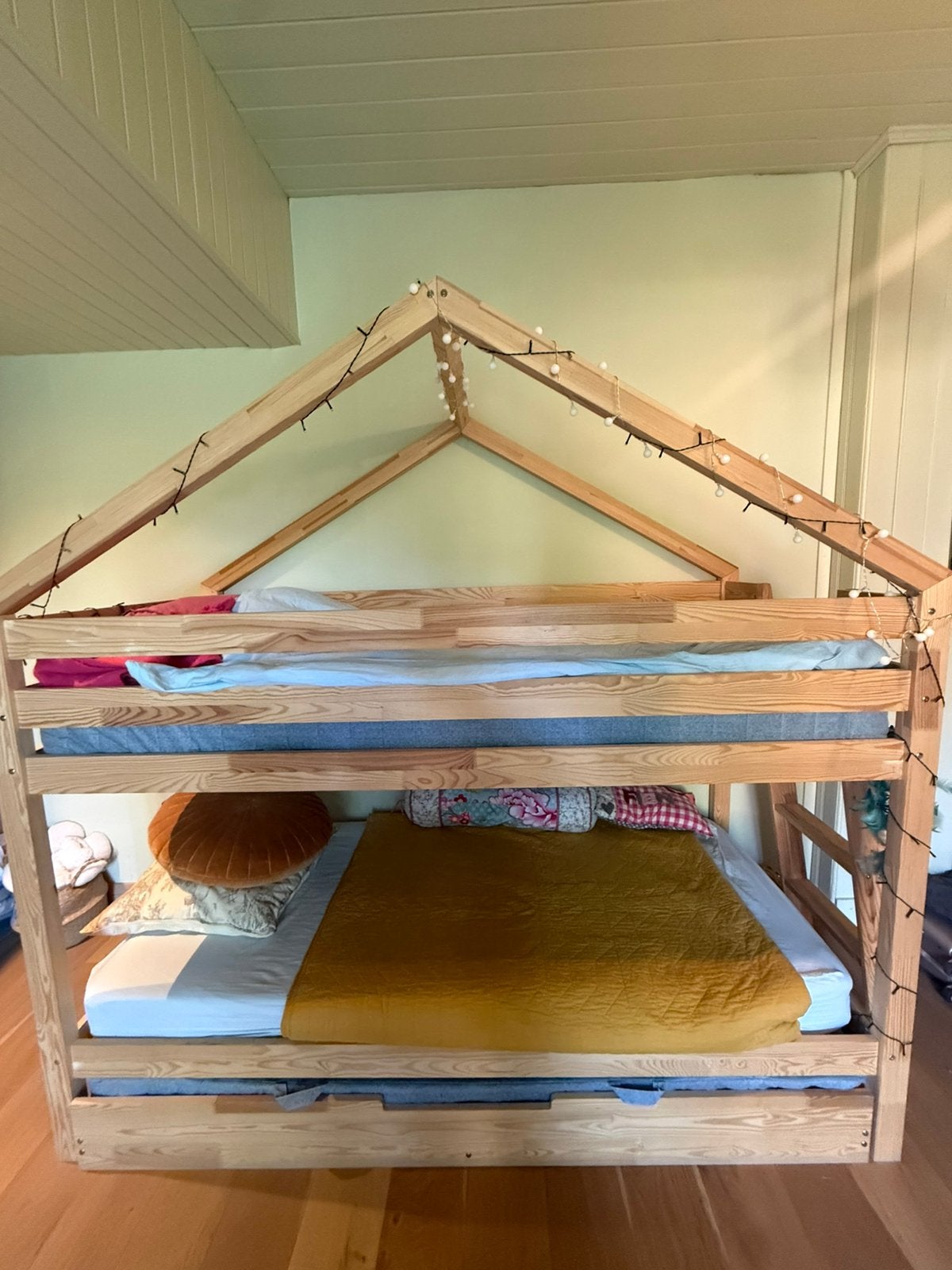 Stapelbed met 3 slaapplekken van petitpuk - zeer goede staat, Ophalen, Zo goed als nieuw, Stapelbed