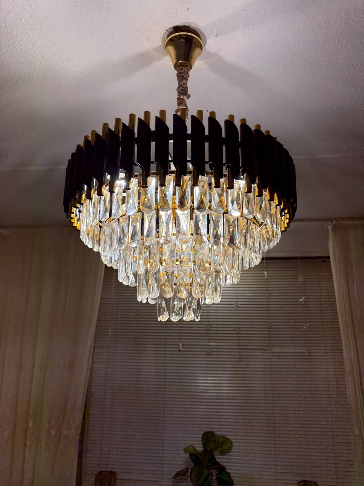 Luxe Kroonluchter Zwart Goud met Kristallen, Huis en Inrichting, Lampen | Kroonluchters, Ophalen of Verzenden, Zo goed als nieuw