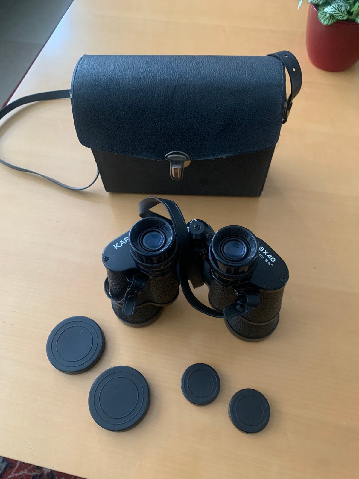 Verrekijker Karok 8x40 field 6,5 met orginele tas, Zo goed als nieuw, 8 tot 12x, Met hoes of tas, Porro (met knik)