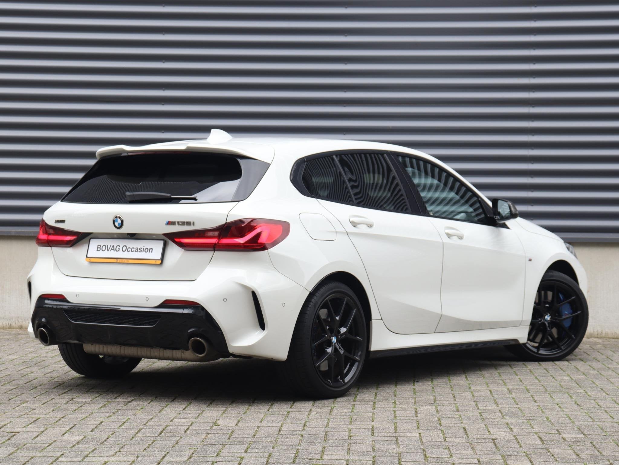 BMW 1-serie M135i xDrive | M Sport | Head-Up | Adaptief M On, Auto's, Gebruikt, Wit, Bedrijf, Vierwielaandrijving