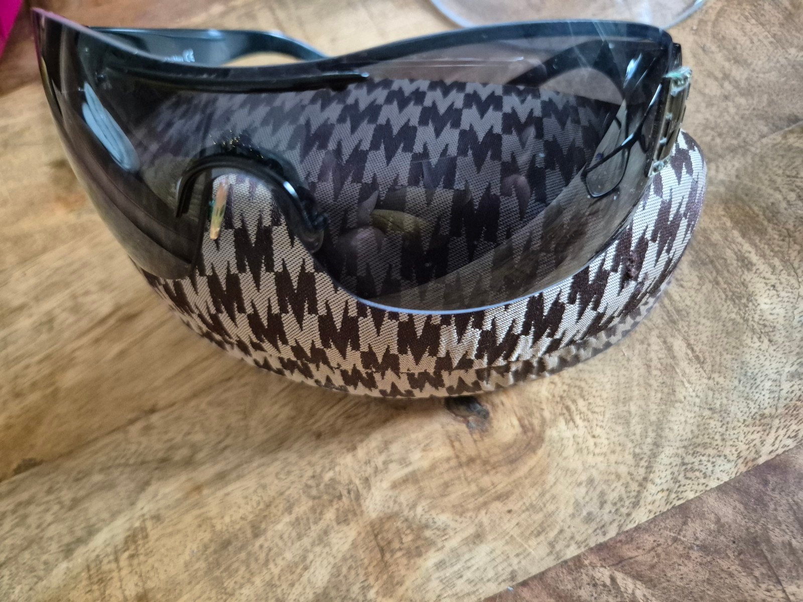 Max Mara Zonnebril - Stijlvol en Beschermend, Sieraden, Tassen en Uiterlijk, Zonnebrillen en Brillen | Dames, Verzenden, Gebruikt