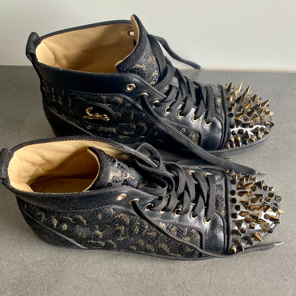 Christian Louboutin Spikes Sneakers Zwart Goud Maat 40.5, Ophalen of Verzenden, Zo goed als nieuw, Zwart, Sneakers of Gympen