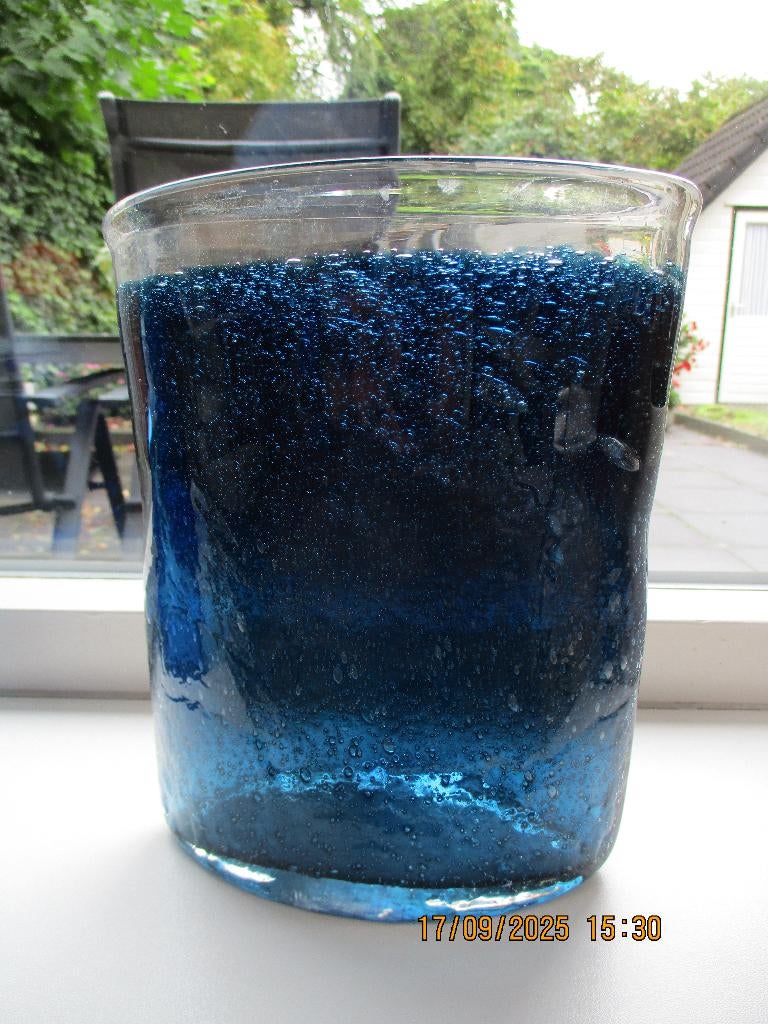 Zweden - vaas - glas - design, Blauw, Aardewerk of Porselein, Ophalen of Verzenden, Zo goed als nieuw