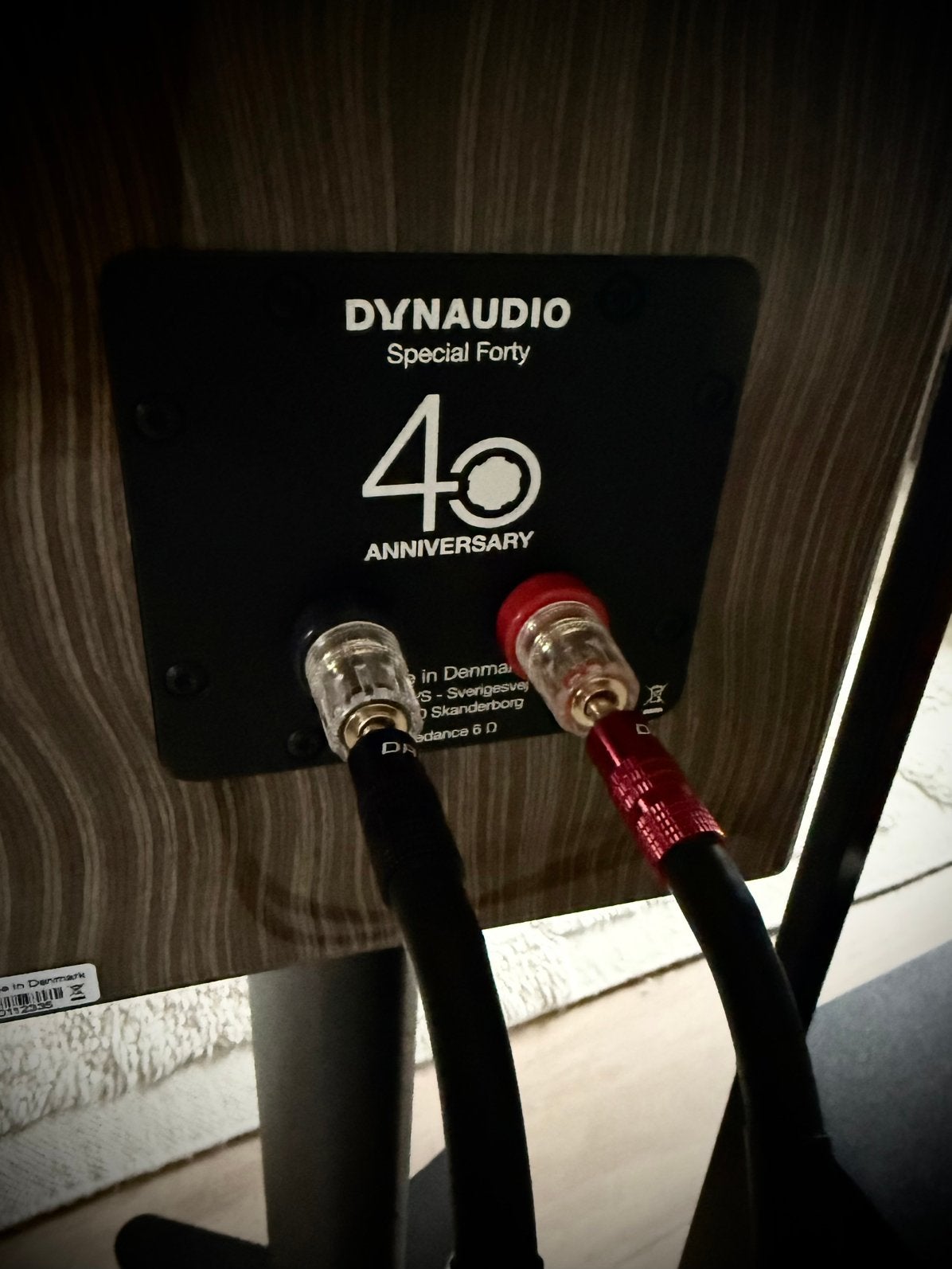 Dynaudio Special Forty Ebony Wave High Gloss