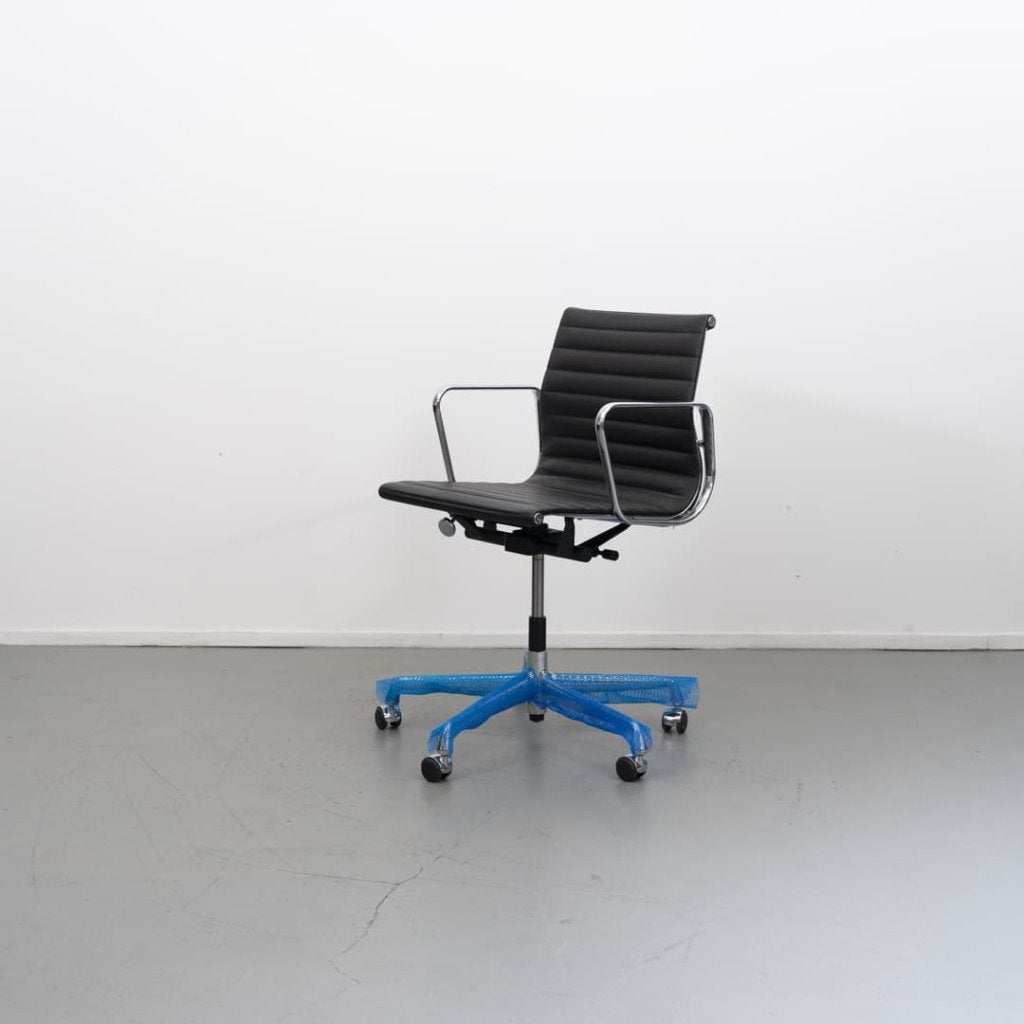 Vitra Eames EA 117 Bureaustoel Zwart Leer - Chroom, Niet ingevuld, Nieuw, Niet ingevuld, Niet ingevuld