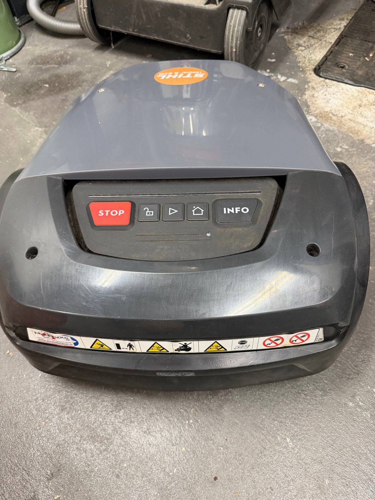 Stihl iMow 5 EVO Robotmaaier, Ophalen, Cirkelmaaier, Gebruikt, Accu-grasmaaier