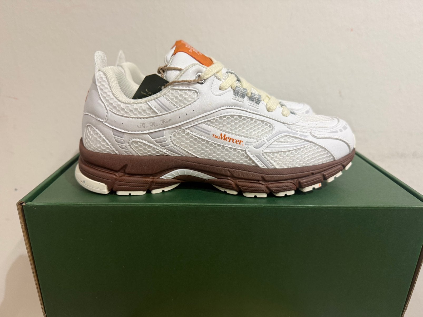 Te koop nieuwe Mercer Re Run Grape white brown, Postlaan 3, Nieuw, Ophalen of Verzenden, Sneakers of Gympen
