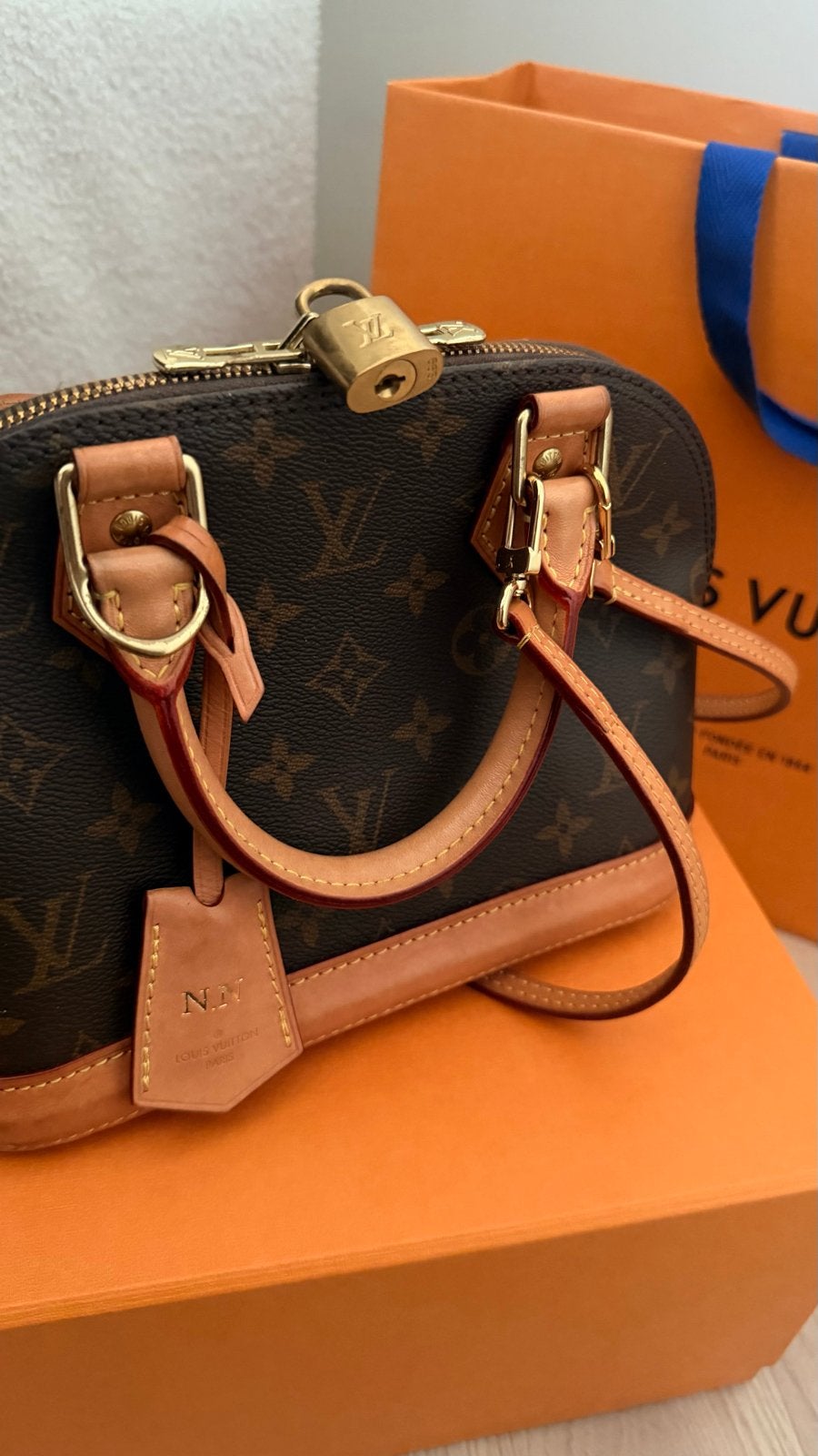 Louis Vuitton Alma BB Monogram Handtas, Sieraden, Tassen en Uiterlijk, Tassen | Damestassen, Ophalen of Verzenden, Zo goed als nieuw