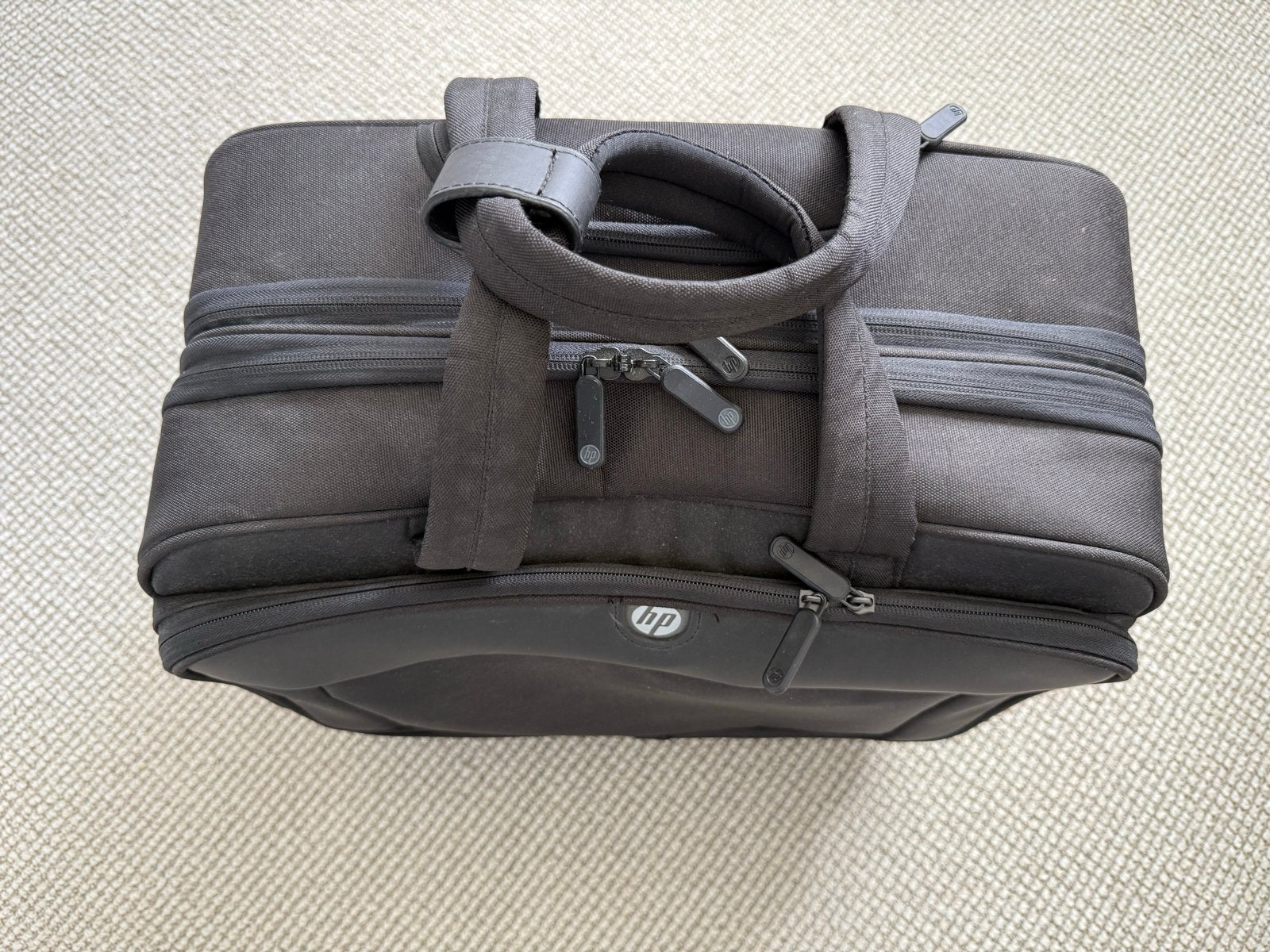 HP Laptoptas op wielen met trekstang - Nieuwstaat, Computers en Software, Laptoptassen, Ophalen of Verzenden, Overige typen