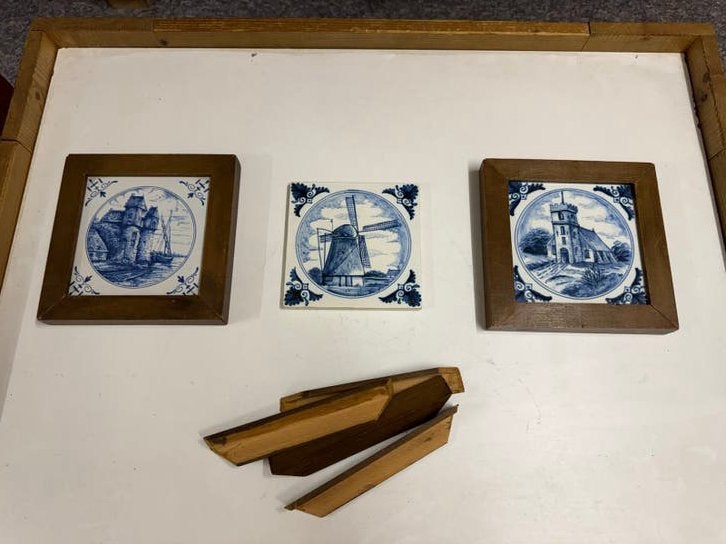Oud Delfts blauwe tegels in lijst, molen en huizen, Ophalen