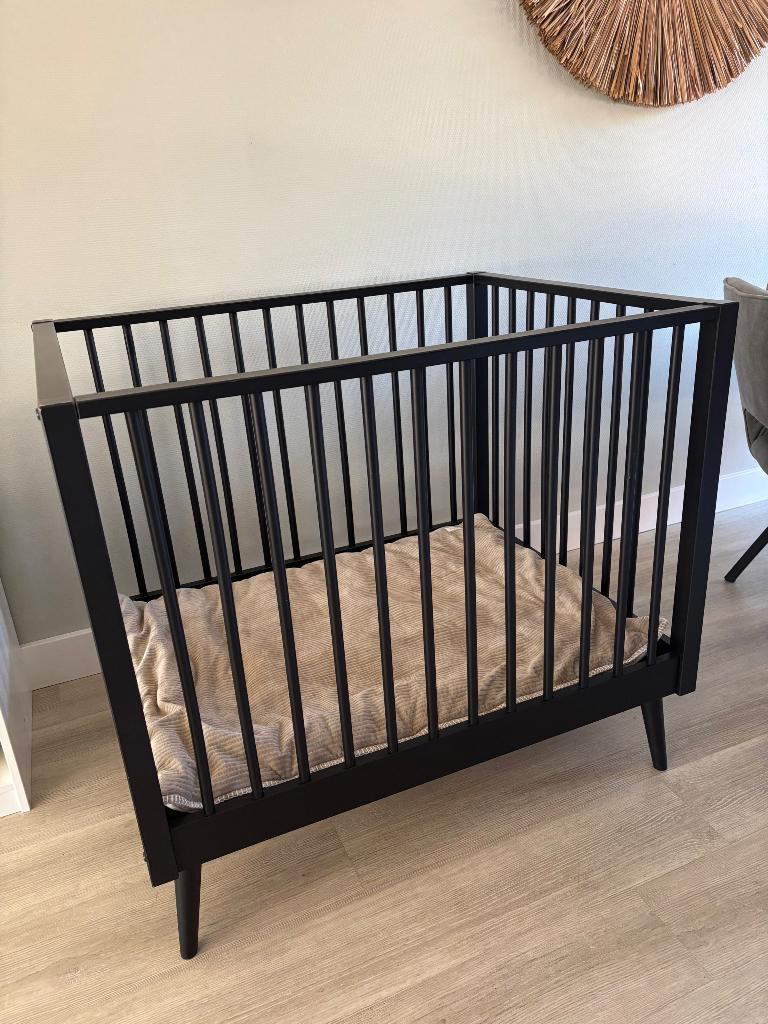Box Europe Baby Evy in mat zwart, Kinderen en Baby's, Boxen, Ophalen, Gebruikt, Rechthoekig, In hoogte verstelbaar