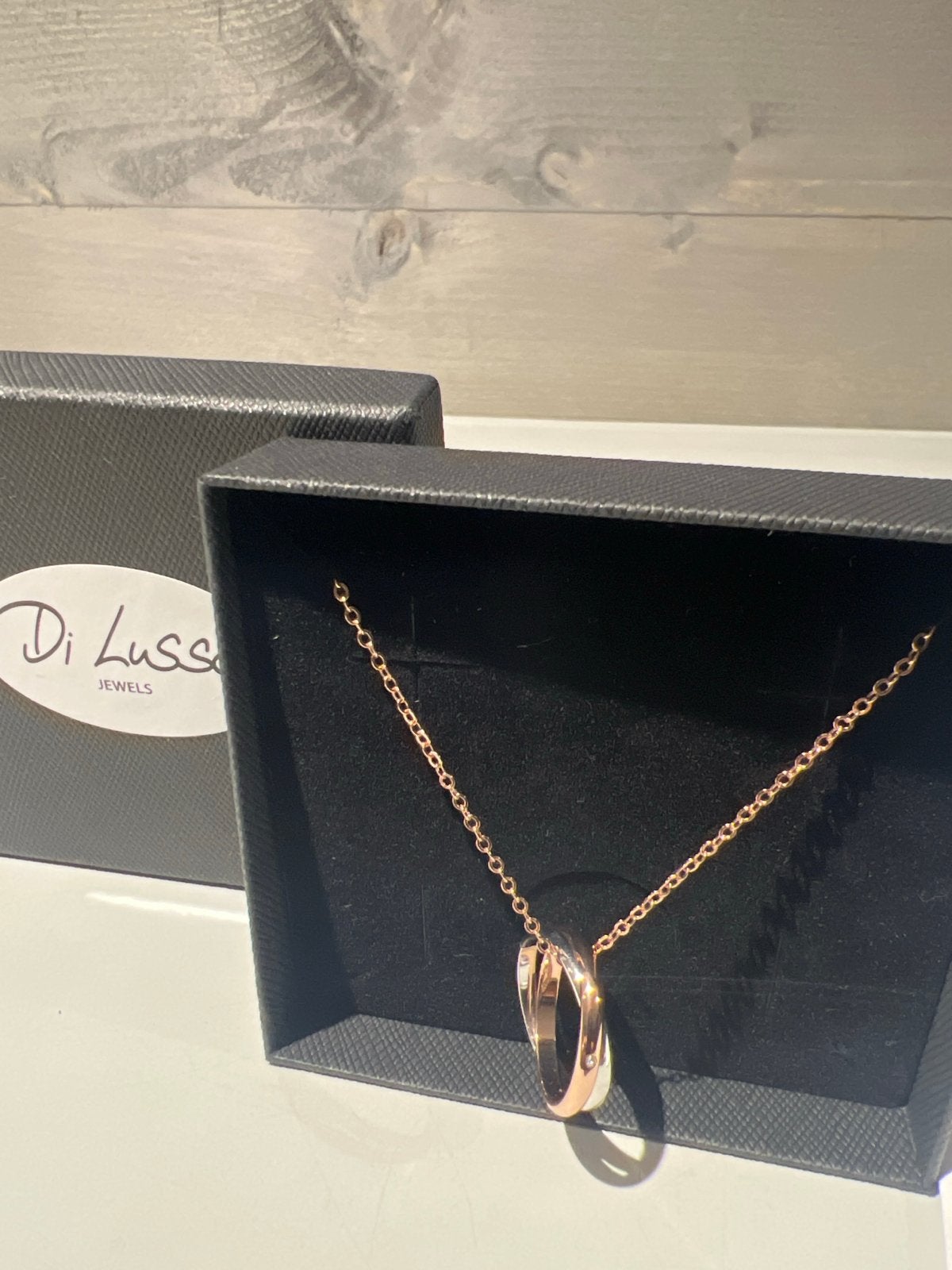 Di Lusso Jewels Ketting met Dubbele Ring Hanger, Sieraden, Tassen en Uiterlijk, Met kristal, Overige materialen, N, N