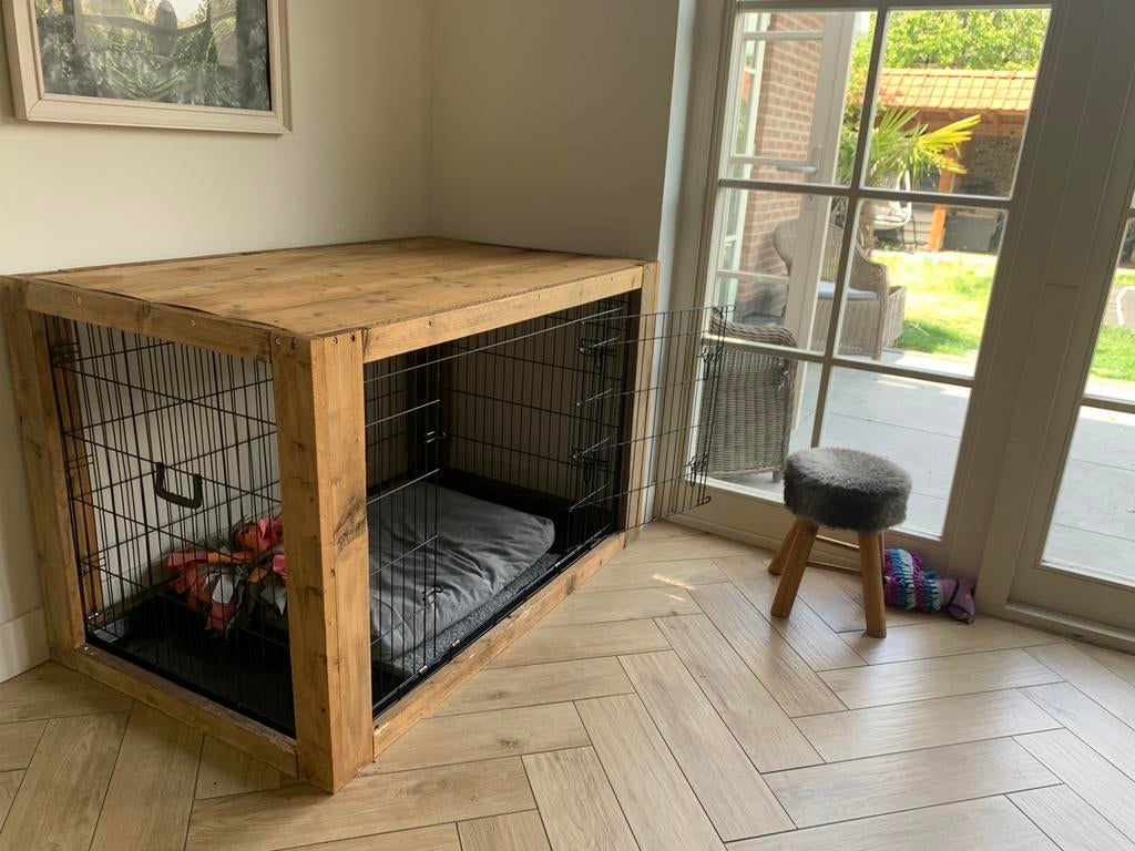 Te koop. Grote bench, Dieren en Toebehoren, Hondenbenches, Ophalen of Verzenden, Zo goed als nieuw