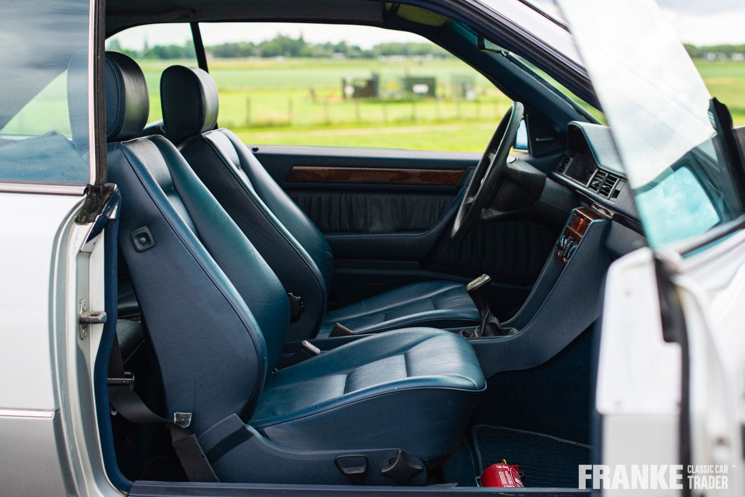 Mercedes-Benz 200-500 (W124) 230 CE MoPf 1, Achterwielaandrijving, Gebruikt, 4 cilinders, 4 stoelen