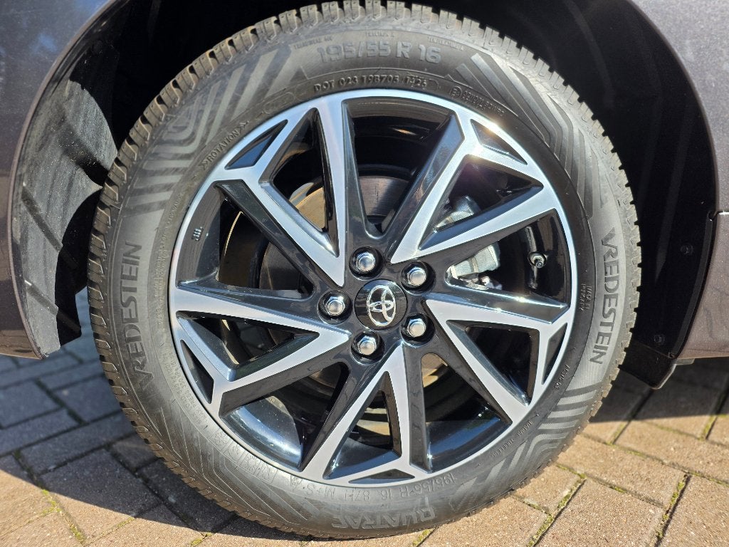 Foto 9 van Yaris Hybrid 2020 grijs Garantie Trekh, Android auto Keyless