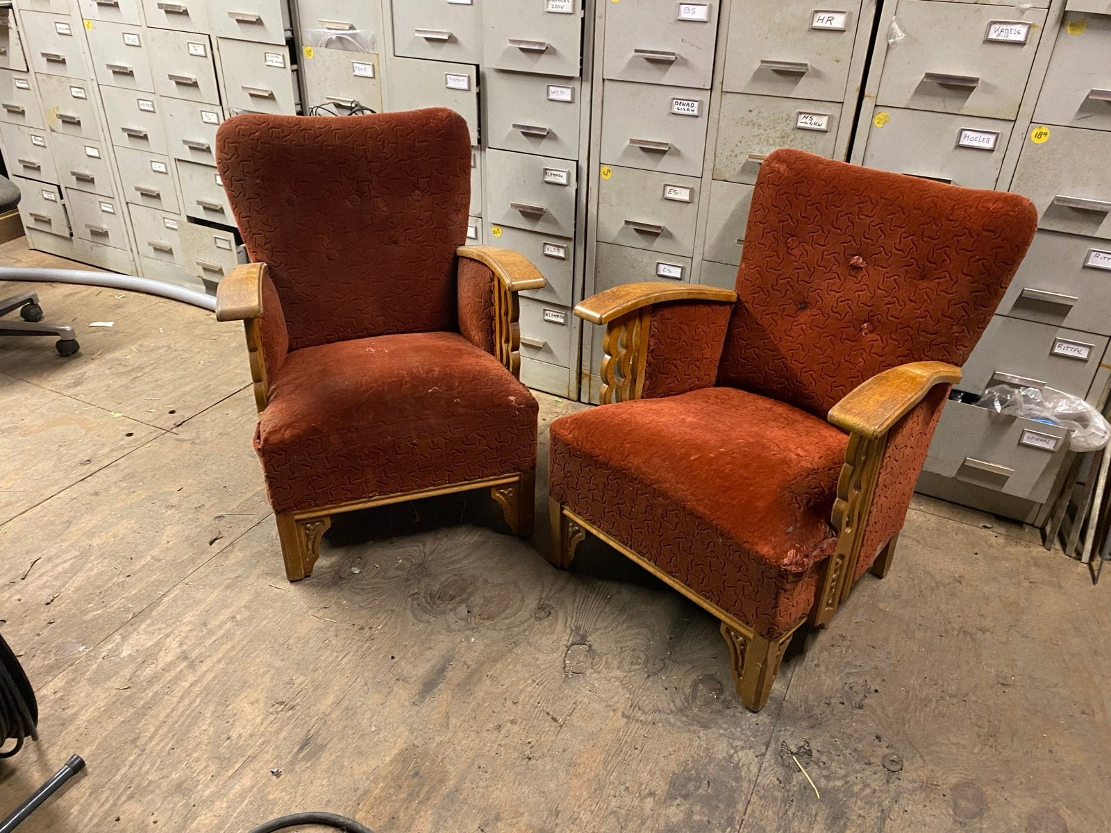 Set van 2 vintage fauteuils in rood fluweel, Antiek en Kunst, Ophalen