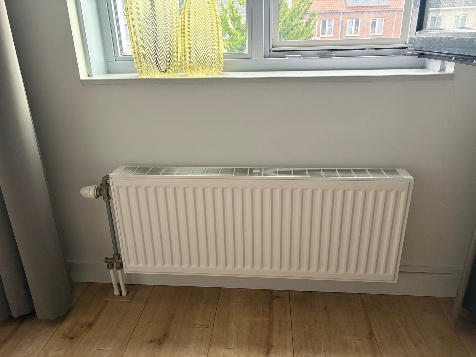 Witte radiator, zo goed als nieuw, Ophalen, 30 tot 80 cm, Radiator, Zo goed als nieuw