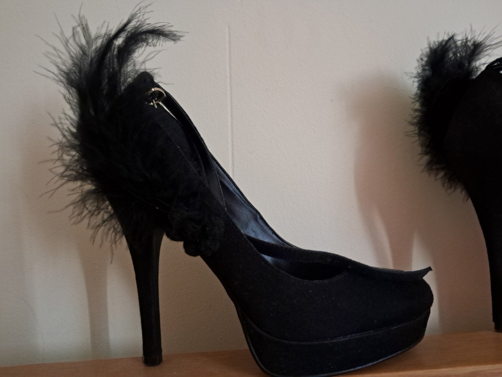 Zwarte Gorgeous van Haren pumps met veren, maat 38, Kleding | Dames, Pumps, Zwart, Gorgeous van Haren, Ophalen of Verzenden