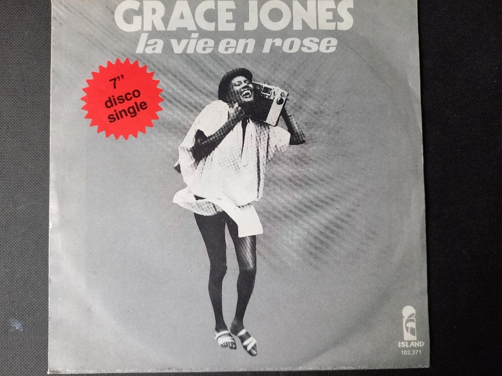 Grace Jones met La Vie en Rose in nieuwstaat (1977), Cd's en Dvd's, Vinyl Singles, Verzenden, Single, Inclusief binnenhoes, Jazz en Blues