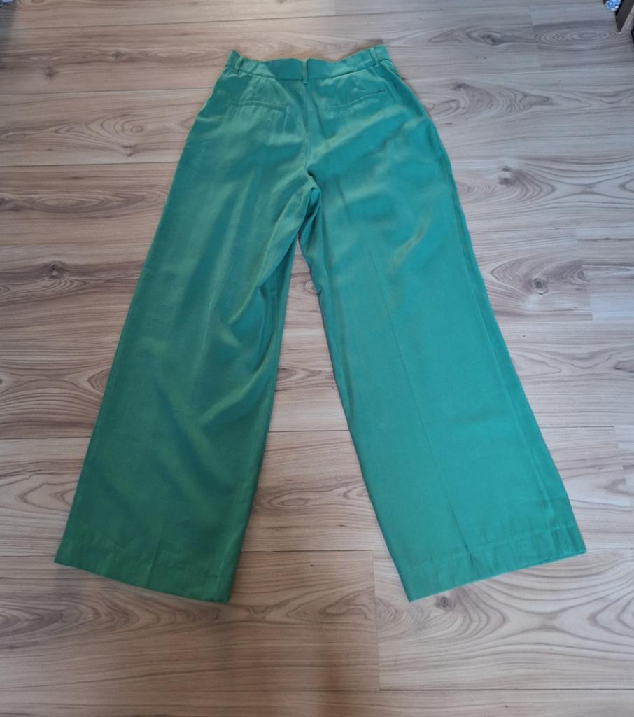 Zara wijde groene broek maat M, normale lengte, zacht, Ophalen of Verzenden