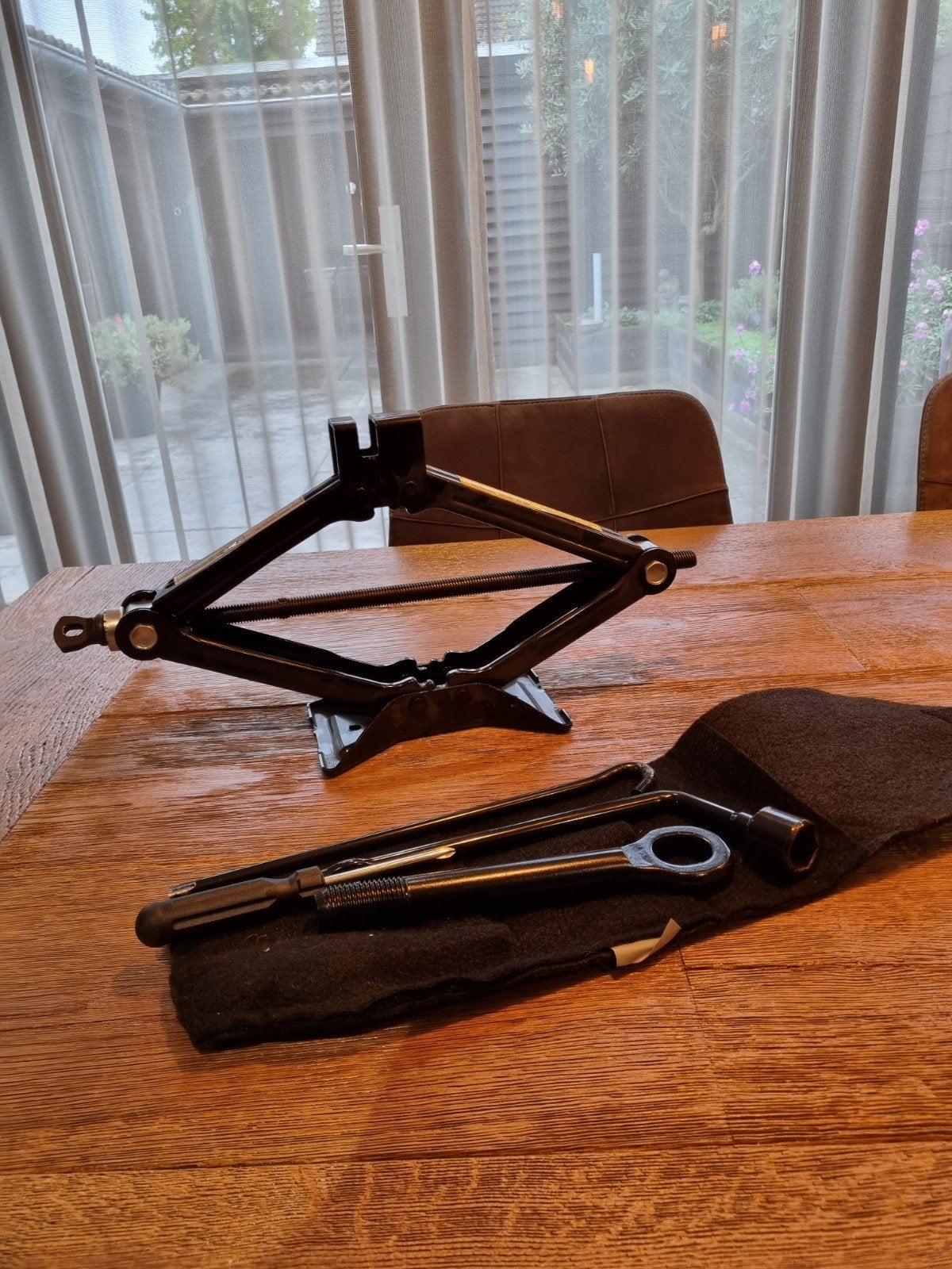 Krik met gereedschapset - Ideaal voor onderweg, Auto diversen, Ophalen of Verzenden, Nieuw, Schaarkrik