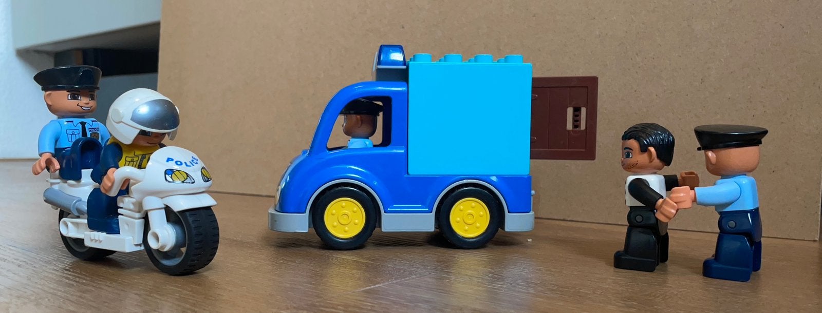 DUPLO Politiemotor en auto en dief, Ophalen of Verzenden, Zo goed als nieuw, Duplo