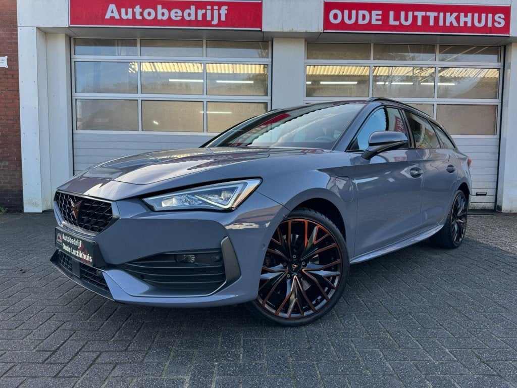 Cupra LEON SPORTSTOURER 1.4 e-Hybrid VZ Copper Adrenaline 24, Automaat, Gebruikt, Huisgarantie, 4 cilinders