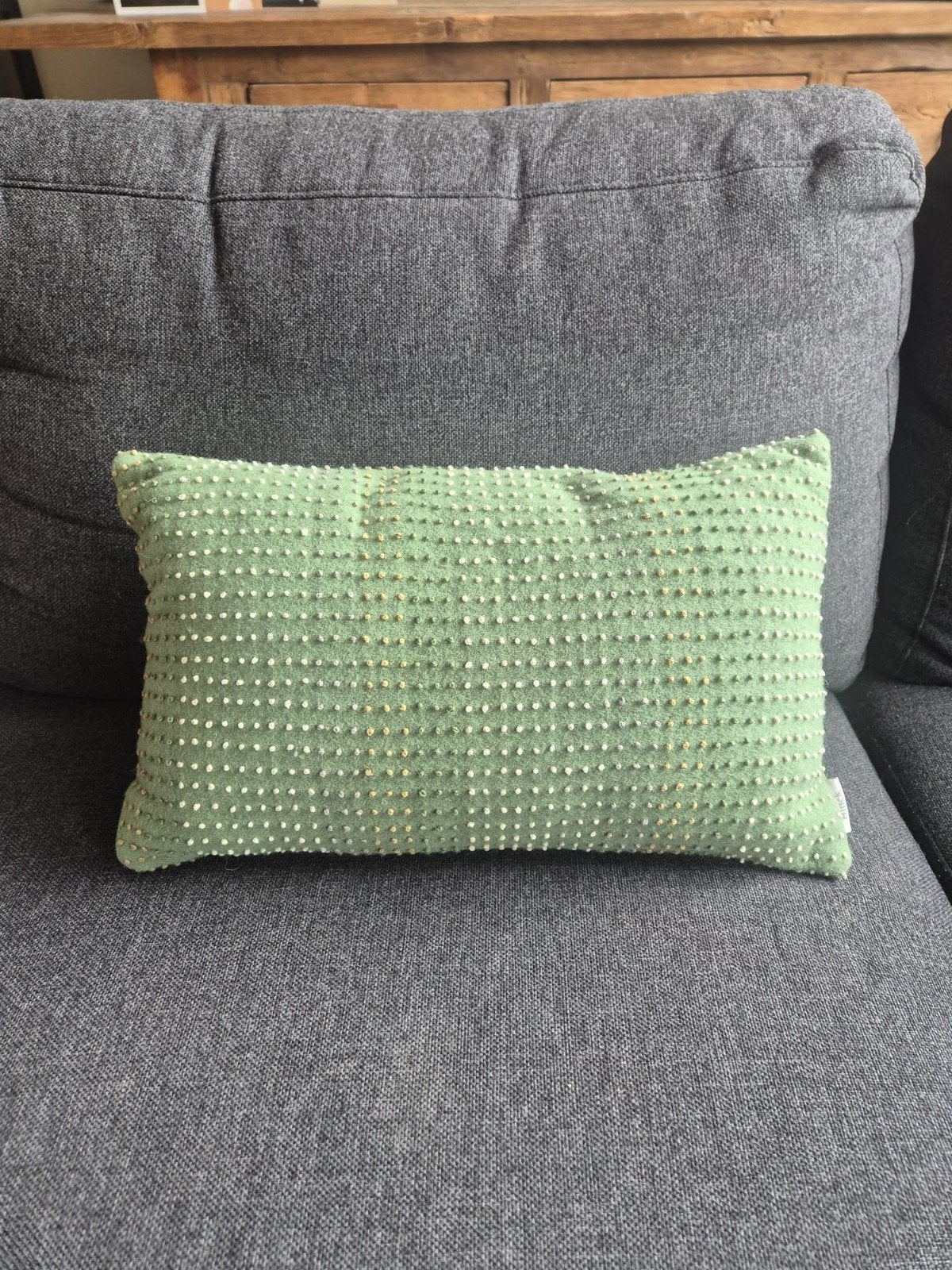 Groen sierkussen met stippen van Hinck (Niet gebruikt), Huis en Inrichting, Woonaccessoires | Kussens, Overige merken, Met print
