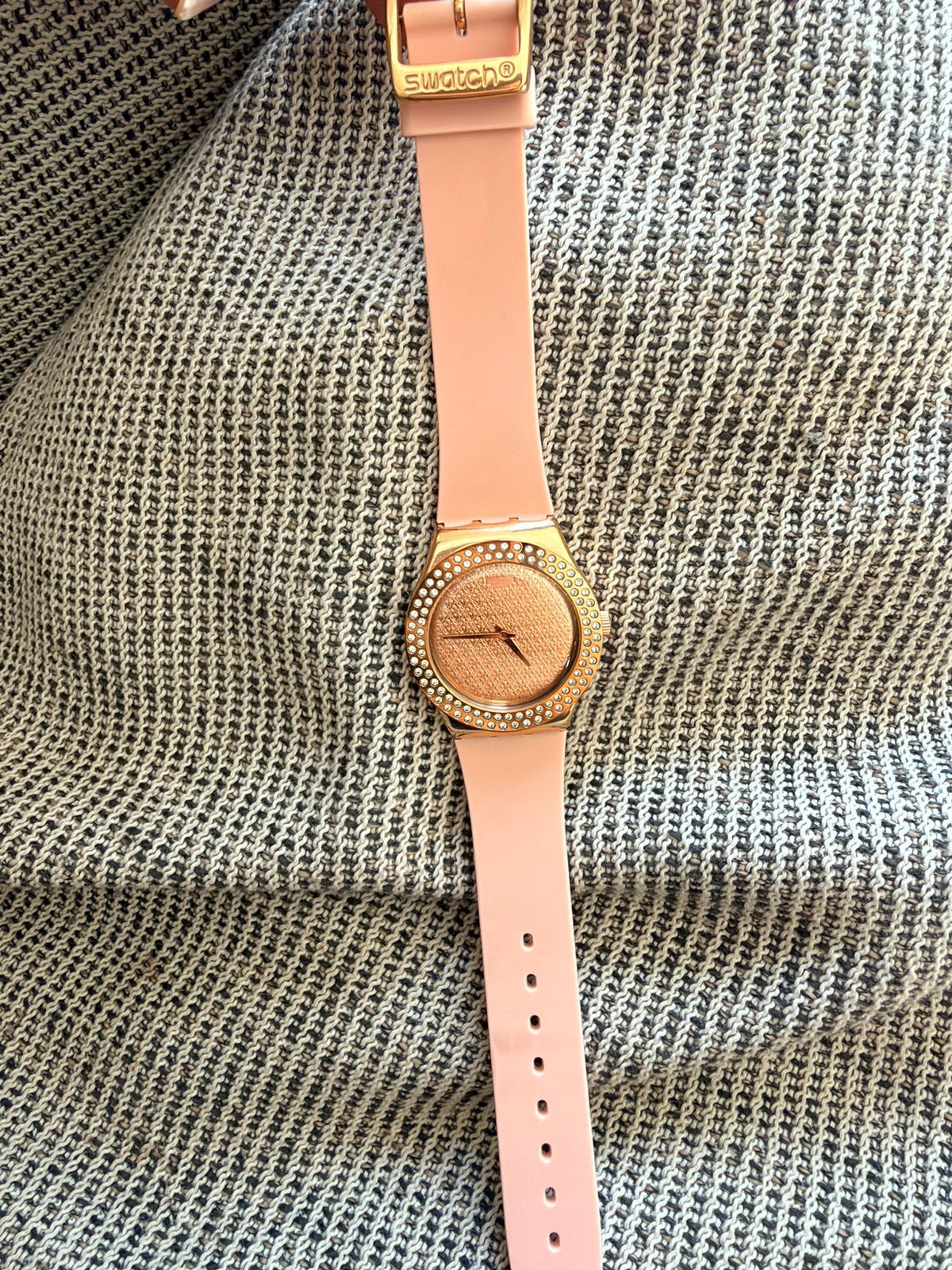 Swatch dames horloge rosé goud roze - Irony Pink Confusion, Sieraden, Tassen en Uiterlijk, Ophalen of Verzenden, Zo goed als nieuw