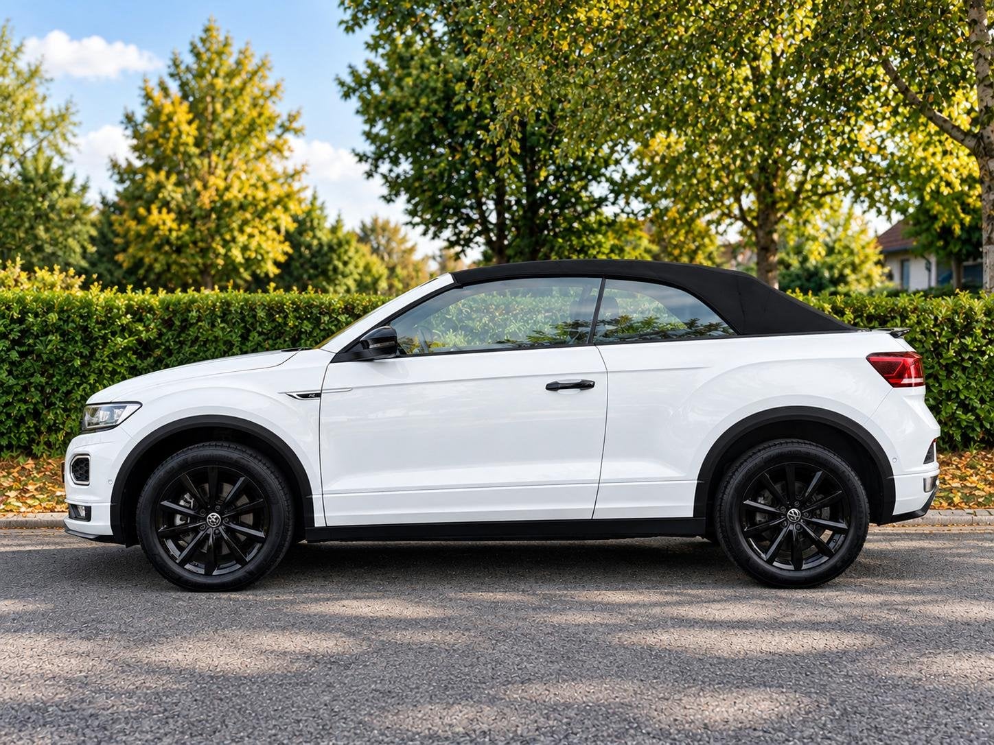 Volkswagen T-Roc Cabrio 1.5 TSI 150PK DSG R-Line•Leder, 15 km/l, 4 cilinders, 4 stoelen, Wit