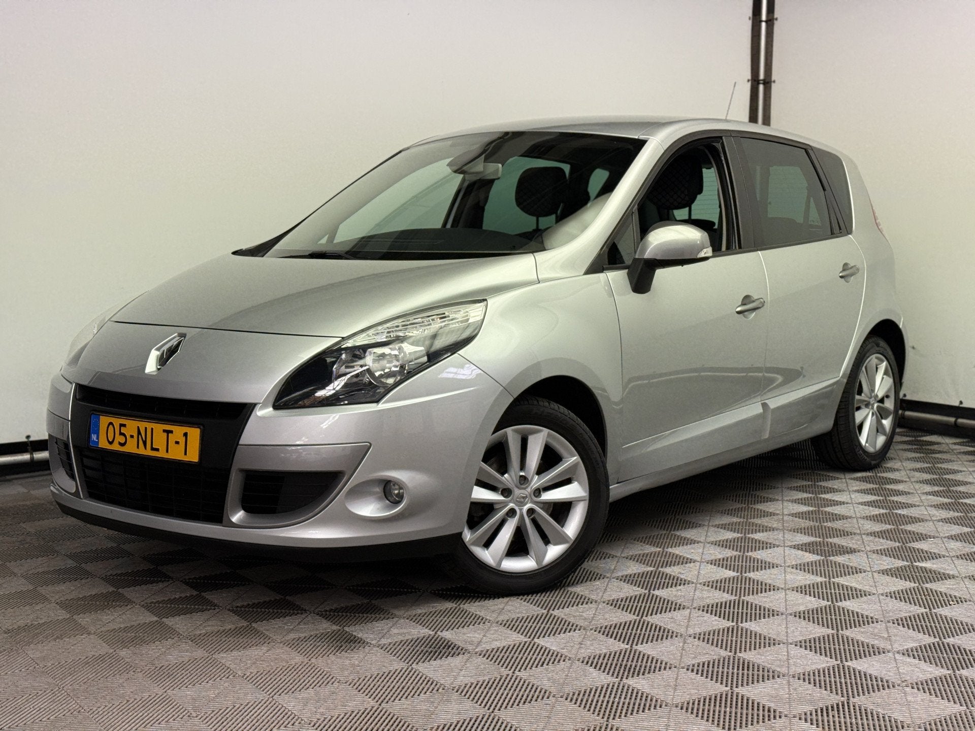 Renault Scénic 1.6 Celsium Navi ECC Trekhaak NL Auto, Auto's, Renault, Voorwielaandrijving, Euro 5, Stof, Gebruikt