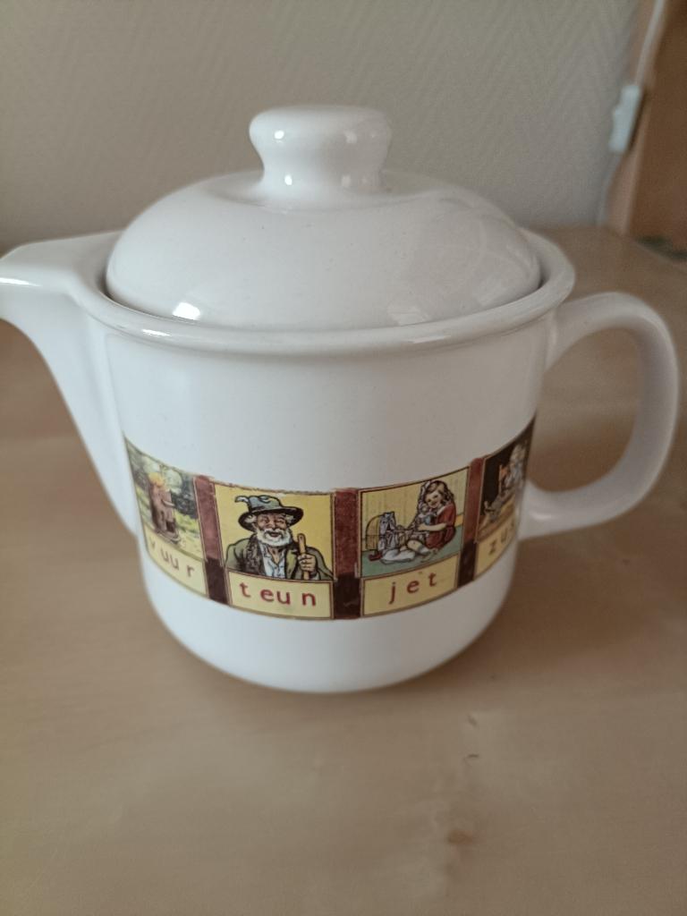 Theepot van Ot en Sien, Huis en Inrichting, Overige typen, Ophalen of Verzenden, Zo goed als nieuw, Meerkleurig