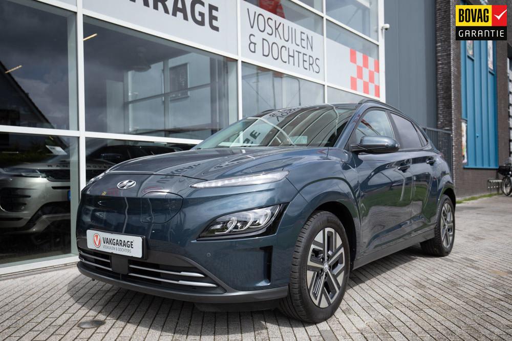 Hyundai Kona EV Executive 64 kWh | Warmtepomp | Premium audi, 12 maanden, Gebruikt, Zwart, Automatische klimaatregeling