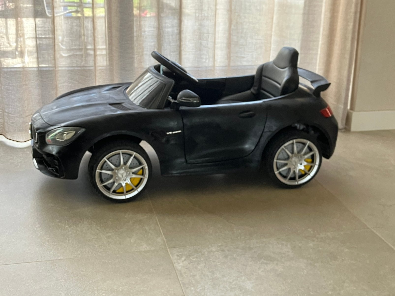 Zwarte Mercedes AMG, Gebruikt