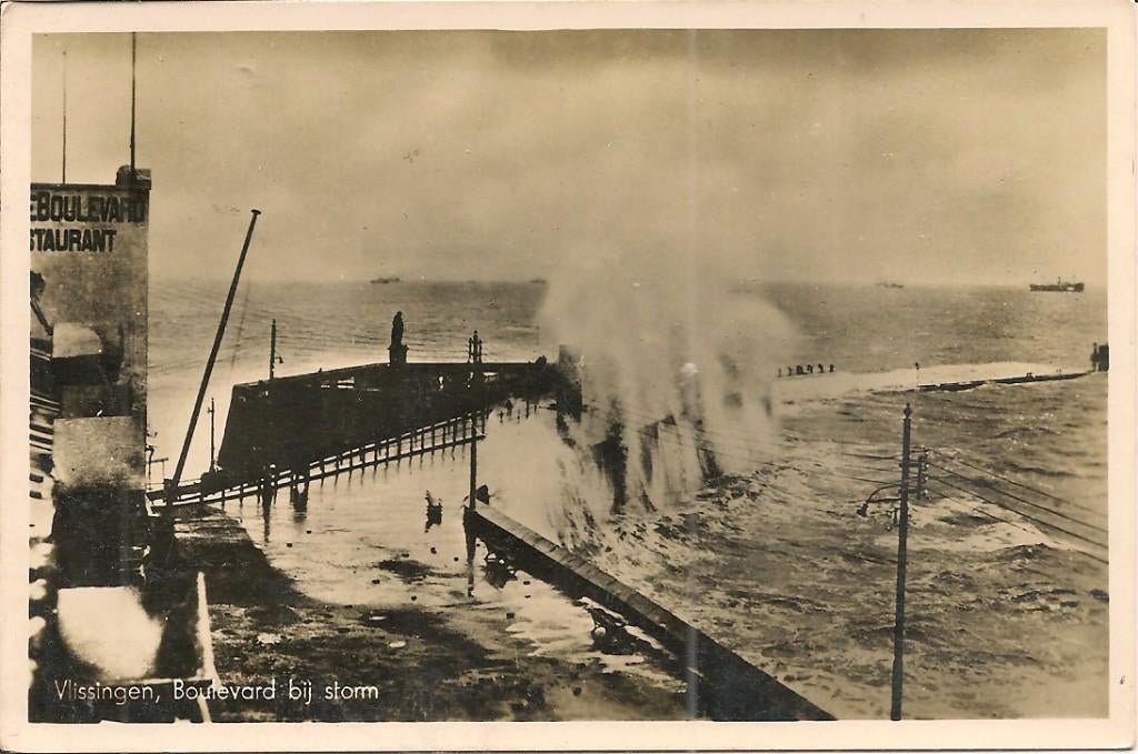Vlissingen Boulevard bij Storm., Ophalen of Verzenden, 1940 tot 1960, Ongelopen, Zeeland