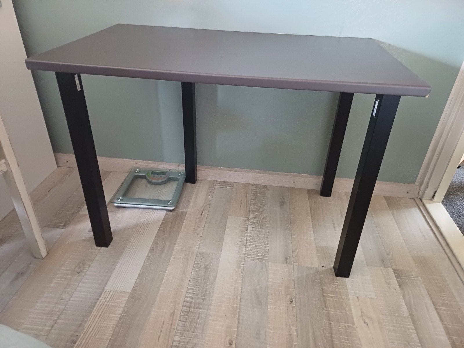 Zwart bureau/ werktafel 108x65 cm met verplaatsbare poten, Huis en Inrichting, Ophalen, Gebruikt, Zwart