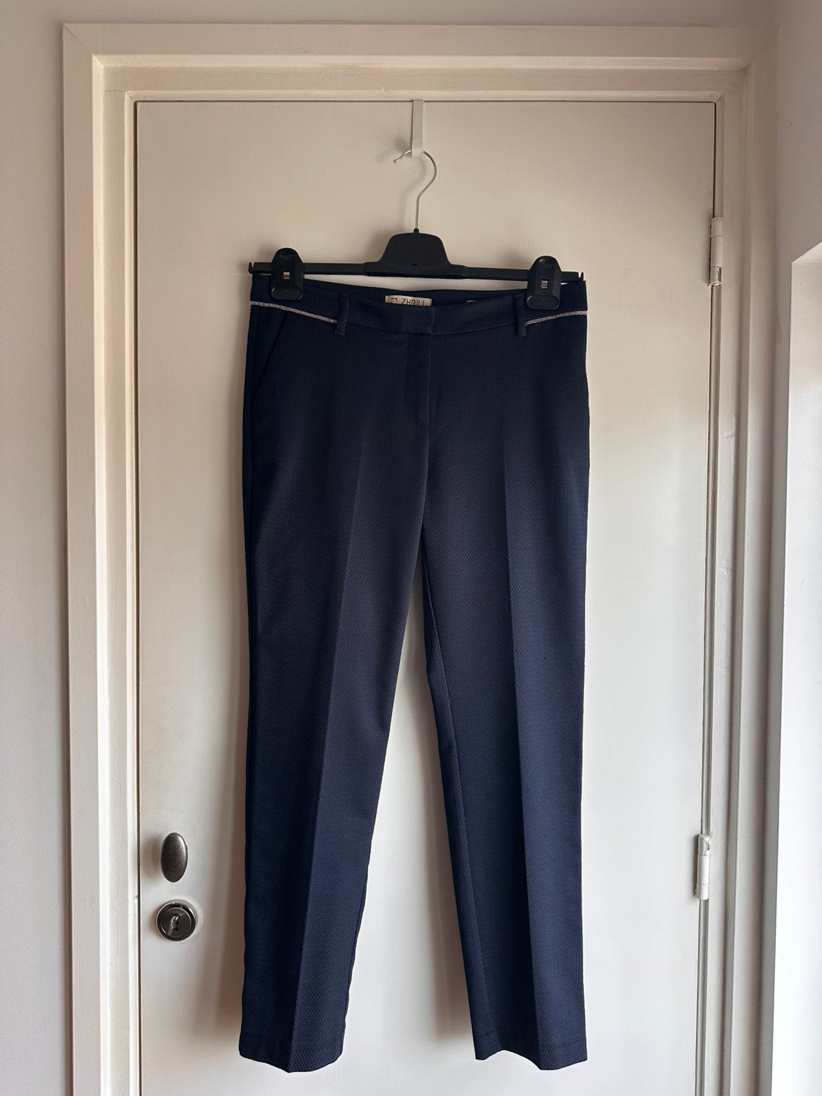ZHRILL Olivia black pantalon - maat 28, Kleding | Dames, Blauw, Ophalen of Verzenden, Zo goed als nieuw, Maat 36 (S)