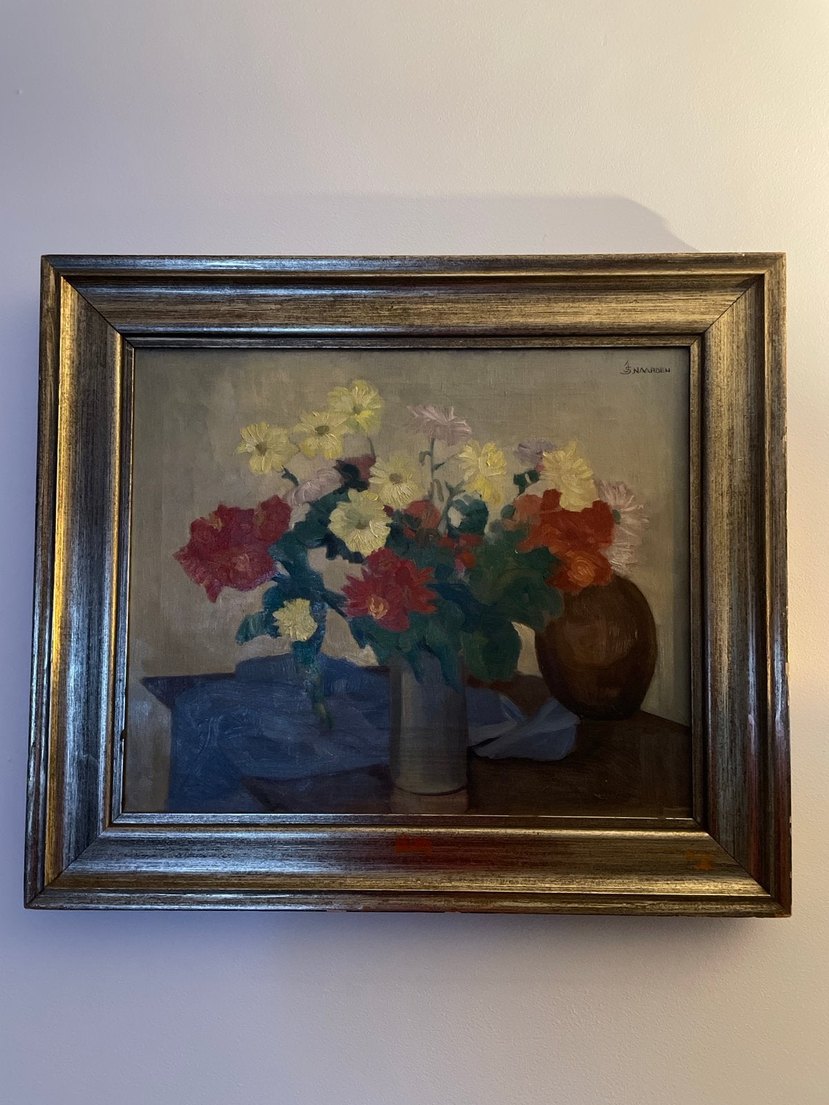 Stilleven met bloemen, gesigneerd JS Naarden, Antiek en Kunst, Doek, Realistisch, Stilleven, Ophalen of Verzenden