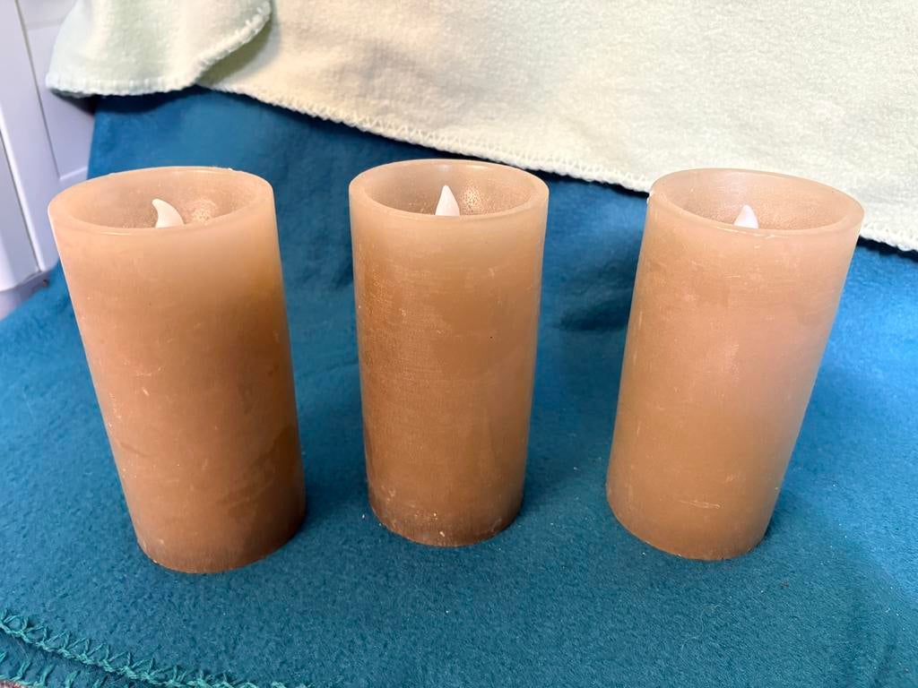 Kaarsen op batterij, Huis en Inrichting, Woonaccessoires | Kandelaars en Kaarsen, Overige materialen, Beige, Ophalen of Verzenden