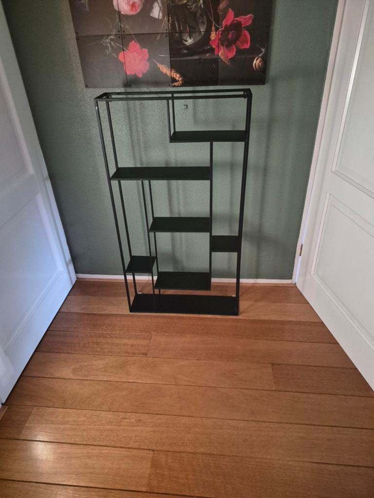 Zwart metalen rek, Ophalen, Met plank(en), 100 tot 150 cm, 50 tot 100 cm
