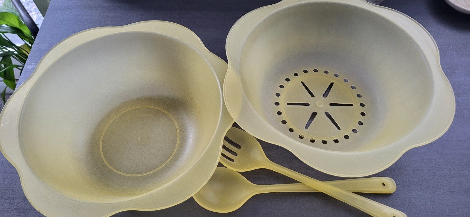 Vintage slakom met bestek - Geel, Ophalen of Verzenden, Overige merken, Overige typen, Gebruikt