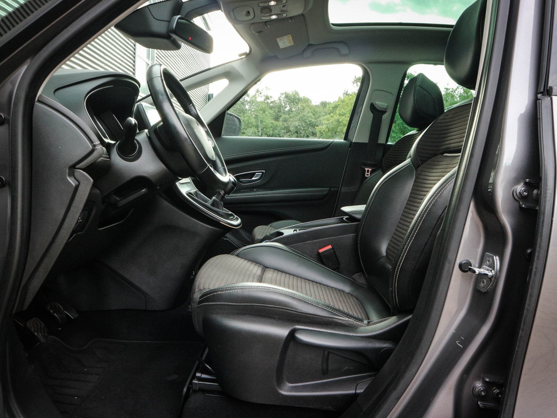 Renault Scénic 1.2 TCe Bose Clima | Cruise | Navi | Pdc | P, Auto's, Voorwielaandrijving, Gebruikt, 4 cilinders, 1850 kg