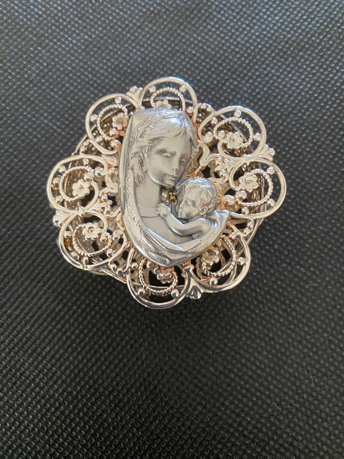 Verzilerd doosje met opengewerkt design, Sieraden, Tassen en Uiterlijk, Broches, Overige materialen, 4 tot 7 cm, Gebruikt, Ophalen of Verzenden