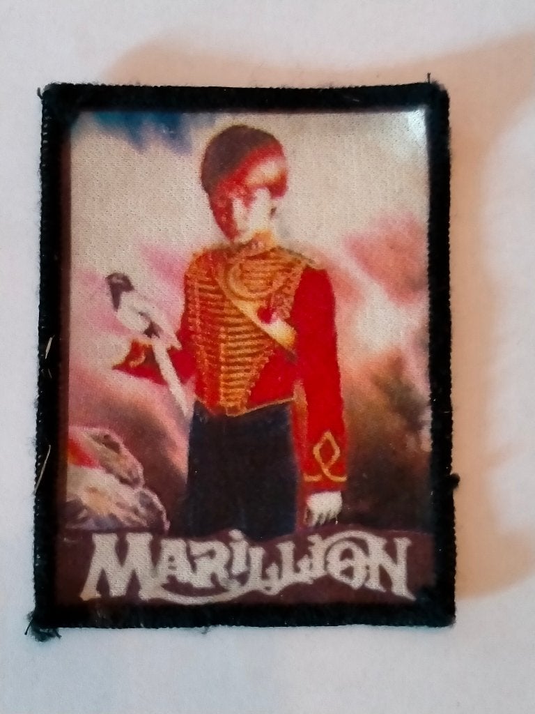 Marillion vintage kleding embleem patch rock pop muziek, Verzamelen, Muziek, Artiesten en Beroemdheden, Verzenden, Gebruikt, Kleding