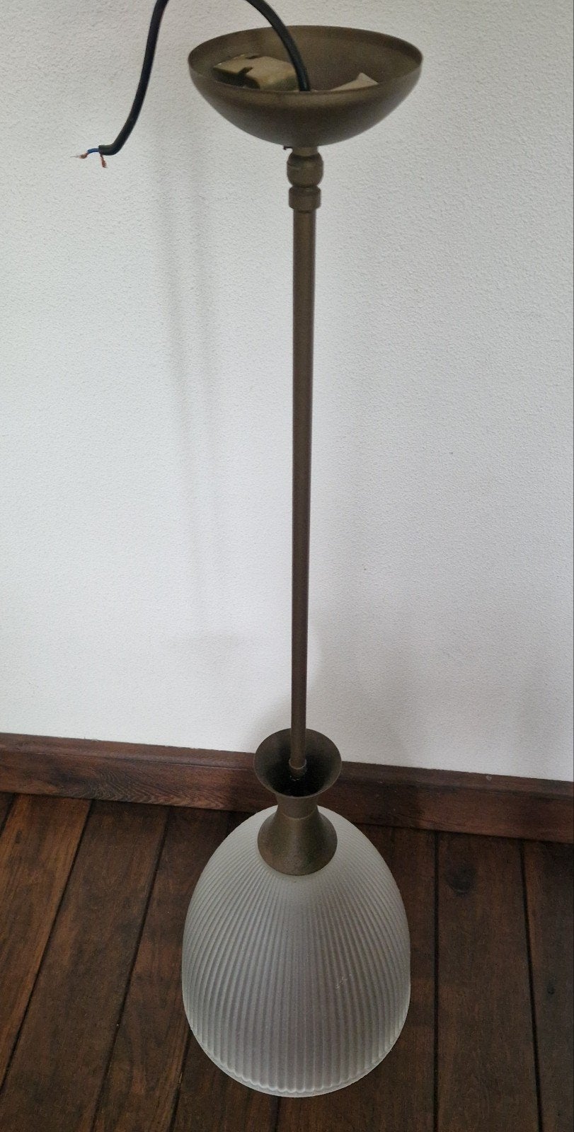 Vintage hanglamp met geribbeld glazen kapje, Ophalen, Gebruikt, Vintage, Klassiek, E27 (groot)