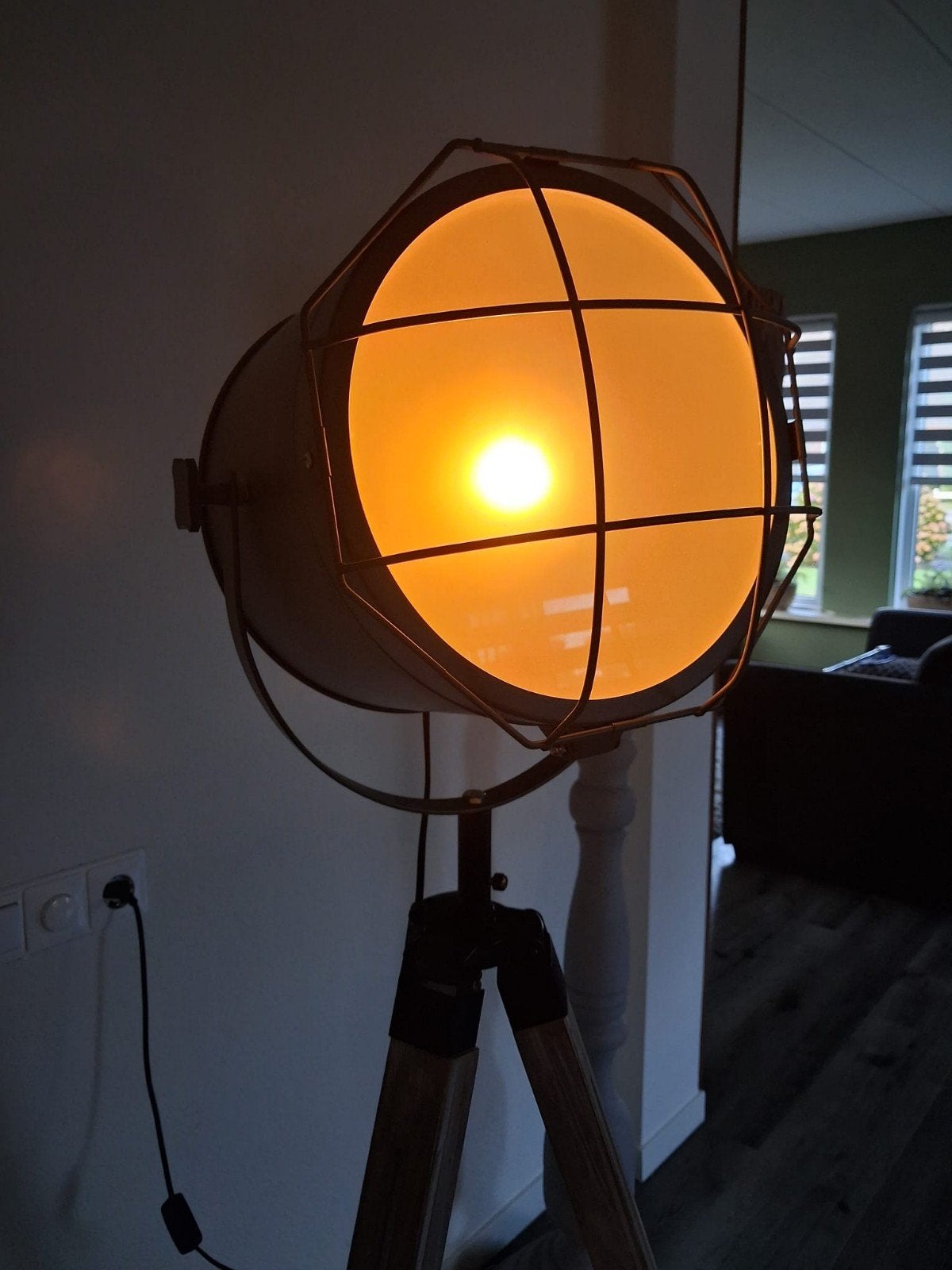 Industriële Vloerlamp Spot met Houten Statief, Ophalen, Gebruikt, E27 (groot), Hout
