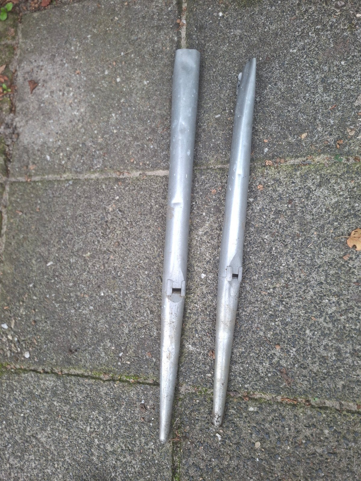 Twee zilverkleurige orgelpijpen - Decoratie/Kunst, Ophalen of Verzenden, Gebruikt, Overige soorten