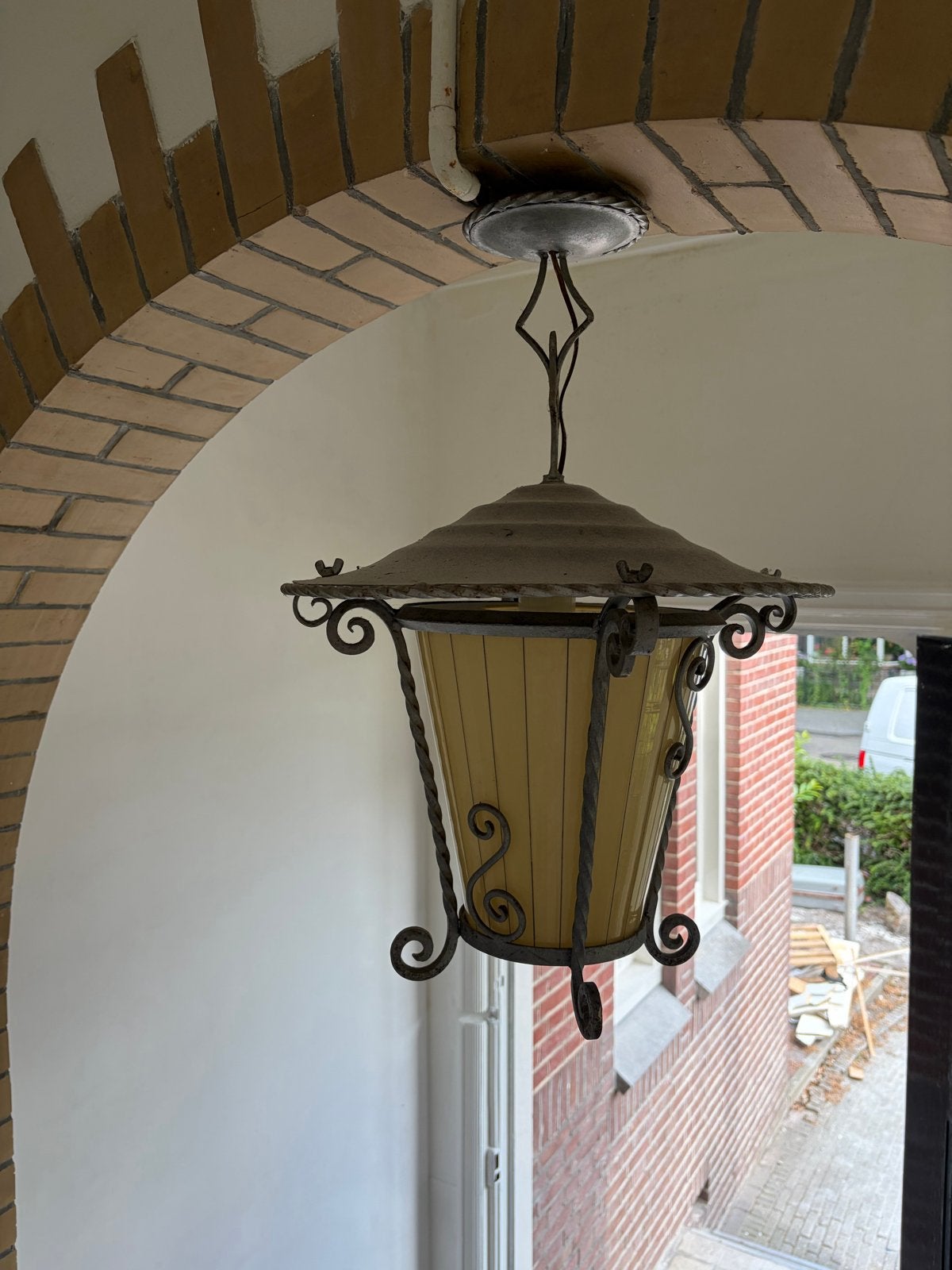 Antieke smeedijzeren hanglamp met glas, Huis en Inrichting, Lampen | Hanglampen, Ophalen, Gebruikt, Metaal, E27 (groot)